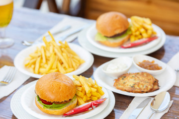 burger with pancakes