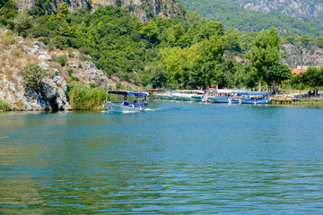 Río Dalyan Turquía. Navegando 