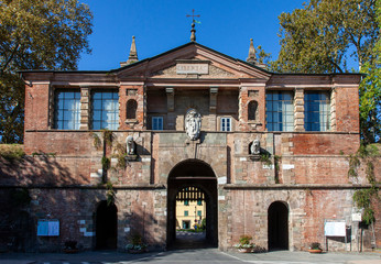 Lucca, porta San Pietro, una delle nove porte monumentali della città