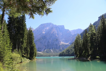 Fototapeta na wymiar Lago di Braies - Dolomiti - Trentino Alto-Adige