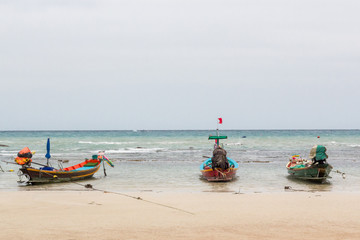 Fototapeta na wymiar barcas en isla de Koh Thao, Tailandia