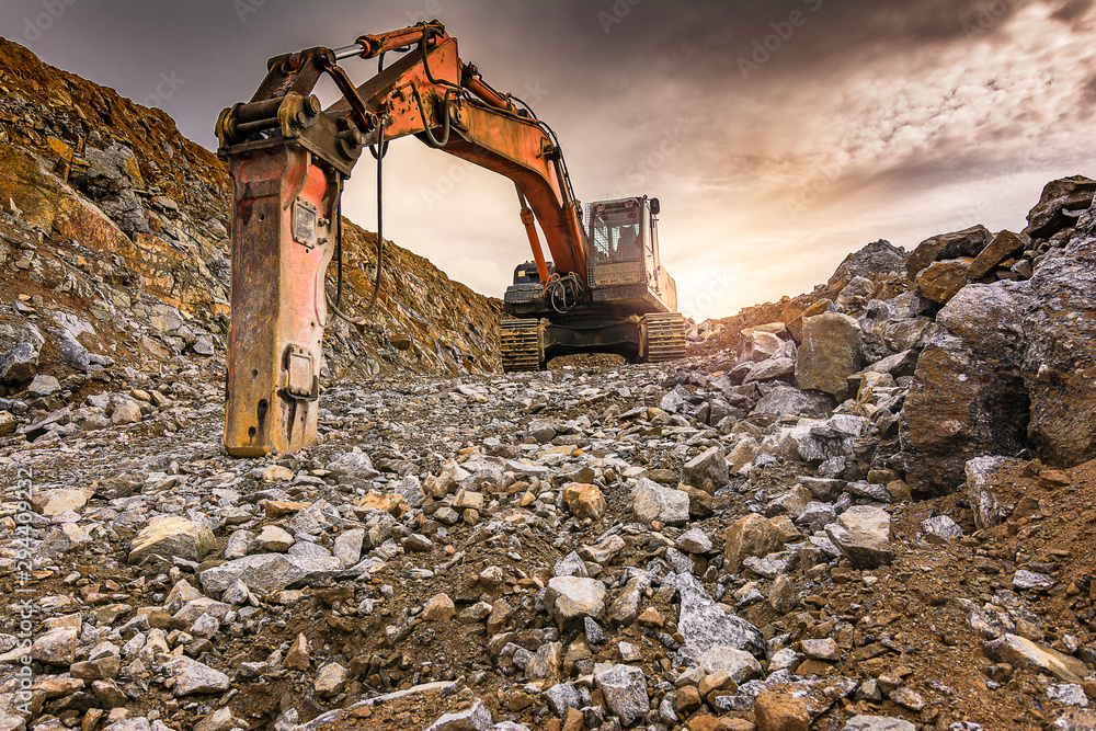 Wall mural hydraulic hammer in a quarry