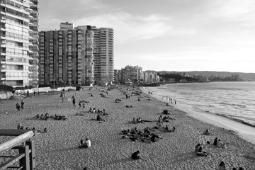 playa el sol, escala de grises