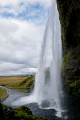 Seljalandsfoss-Wasserfall auf Island, den man umrunden kann