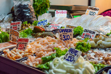 Mariscos y filetes de lenguado y merluza