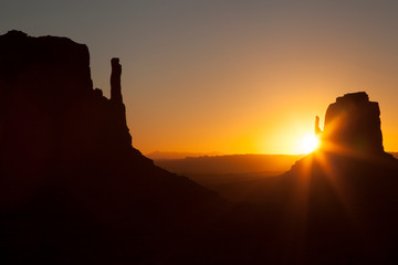 Amanecer en el Monument Valley