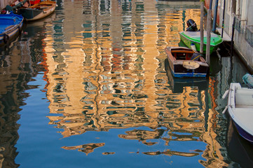 Fototapeta na wymiar reflection in Venice