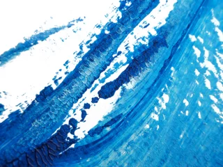 Cercles muraux Cristaux Texture de peinture acrylique bleue et blanche sur fond de papier blanc en utilisant la méthode de tache d& 39 encre rorschach.