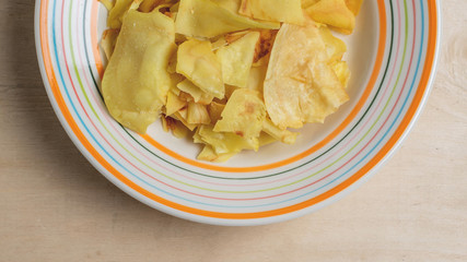 Dried durian deep-fried in half-striped dishes