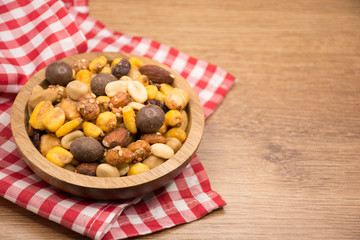 Mix of nuts, with corn, almonds, raisins and chocolate balls.