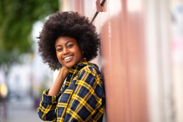 Fototapeta premium Close up attractive african american smiling woman with afro outside