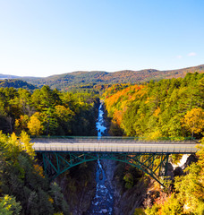 Aerial view of Quechee Gorge bridge in Vermont during fall season - obrazy, fototapety, plakaty