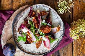 Caramelised figs and chicory salad