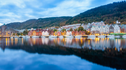 Fototapeta na wymiar historical building of Bergen at morning 