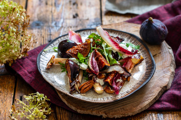 Caramelised figs and chicory salad