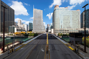 Fototapeta premium View of buildings and bridge in Chicago
