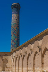 Obraz premium Minaret in the courtyard of the Bibi-Khanum mosque, Samarkand, Uzbekistan