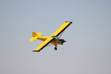 Fototapeta na wymiar airplane with propeller flying in blue sky 
