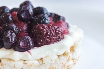 Rice biscuit with cream and berries.