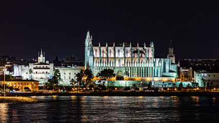 Obraz premium cathedral at night