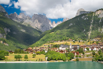 Fototapeta na wymiar The Alps lake Lago di Molveno with the Brenta dolomites in the background.