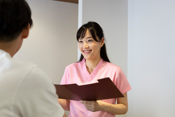 病院の受付