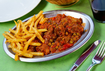 Asturian stewed beef with fries