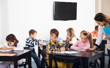 Obraz na płótnie Canvas Little children with teacher in classroom
