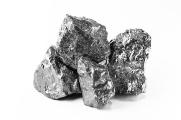 Aluminum nuggets, aluminum is a chemical element of the symbol Al and atomic number 13 with mass 27 u. At room temperature, it is solid, being the most abundant metallic element of the earth's crust. - obrazy, fototapety, plakaty