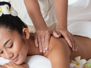 Obraz na płótnie Canvas Asian woman are relaxing shoulder massage in the Spa Salon. Thai massage for health. Select focus hand of masseuse