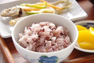 雑穀米の食事　日本食　家庭料理