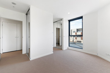 Empty and unfurnished brand new apartment