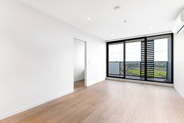 Empty and unfurnished brand new apartment