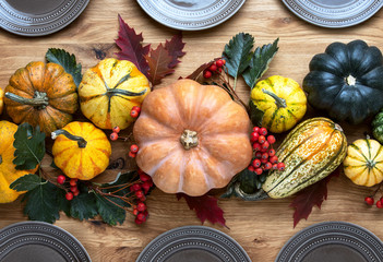 Thanksgiving country style table setting decoration idea
