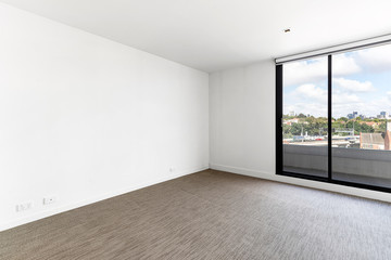 Fototapeta premium Empty and unfurnished brand new apartment