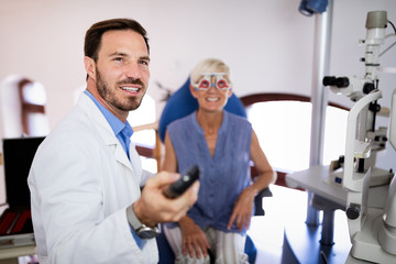 Obraz premium Ophthalmology concept. Patient eye vision examination in ophthalmological clinic