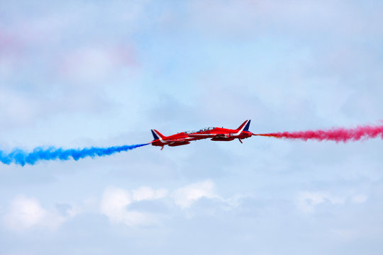 The Red Arrows synchro pair