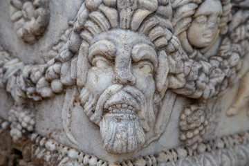 Skulpturen und Fresken in Bodrum