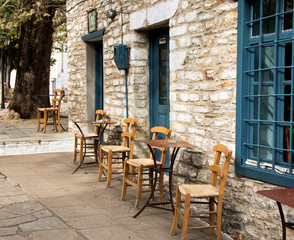 einladendes kleines Cafe, kafenion, in griechischen dorf  