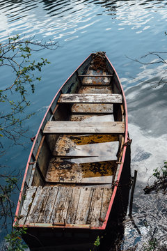 une vieille barque abandonnée