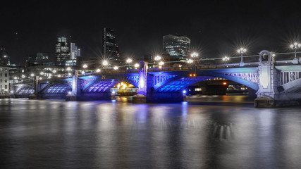 Fototapeta na wymiar southwark bridge london river night