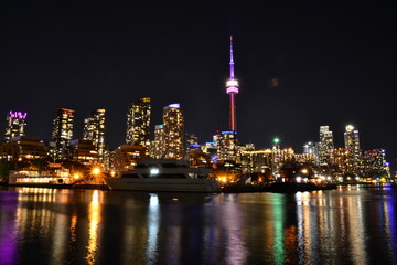 Fototapeta na wymiar Toronto Skyline bei Nacht