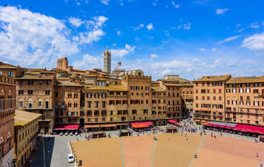 Obraz premium Siena - Piazza del Campo - old historic city in Italy
