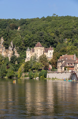 Fototapeta na wymiar Chateau La Malartrie in La Roque-Gageac scenic village on the Dordogne river, France