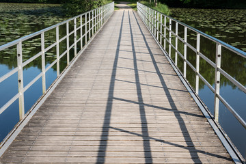 perspective sur un pont métallique