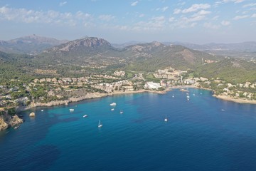 Fototapeta premium Wspaniałe zdjęcia lotnicze Camp de Mar, Majorka, luksusowe miejsca.