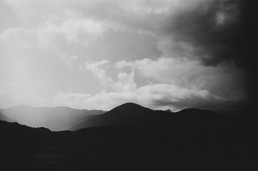 Paisaje de película en blanco y negro