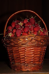 Fototapeta na wymiar basket with red grapes