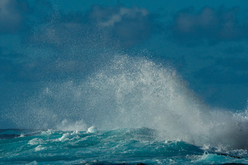 台風のうねり　波