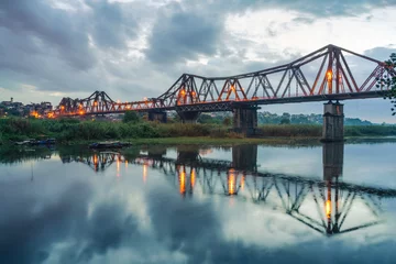 Foto op Plexiglas The Long Bien railway bridge crossing the Red River in Hanoi © Hanoi Photography